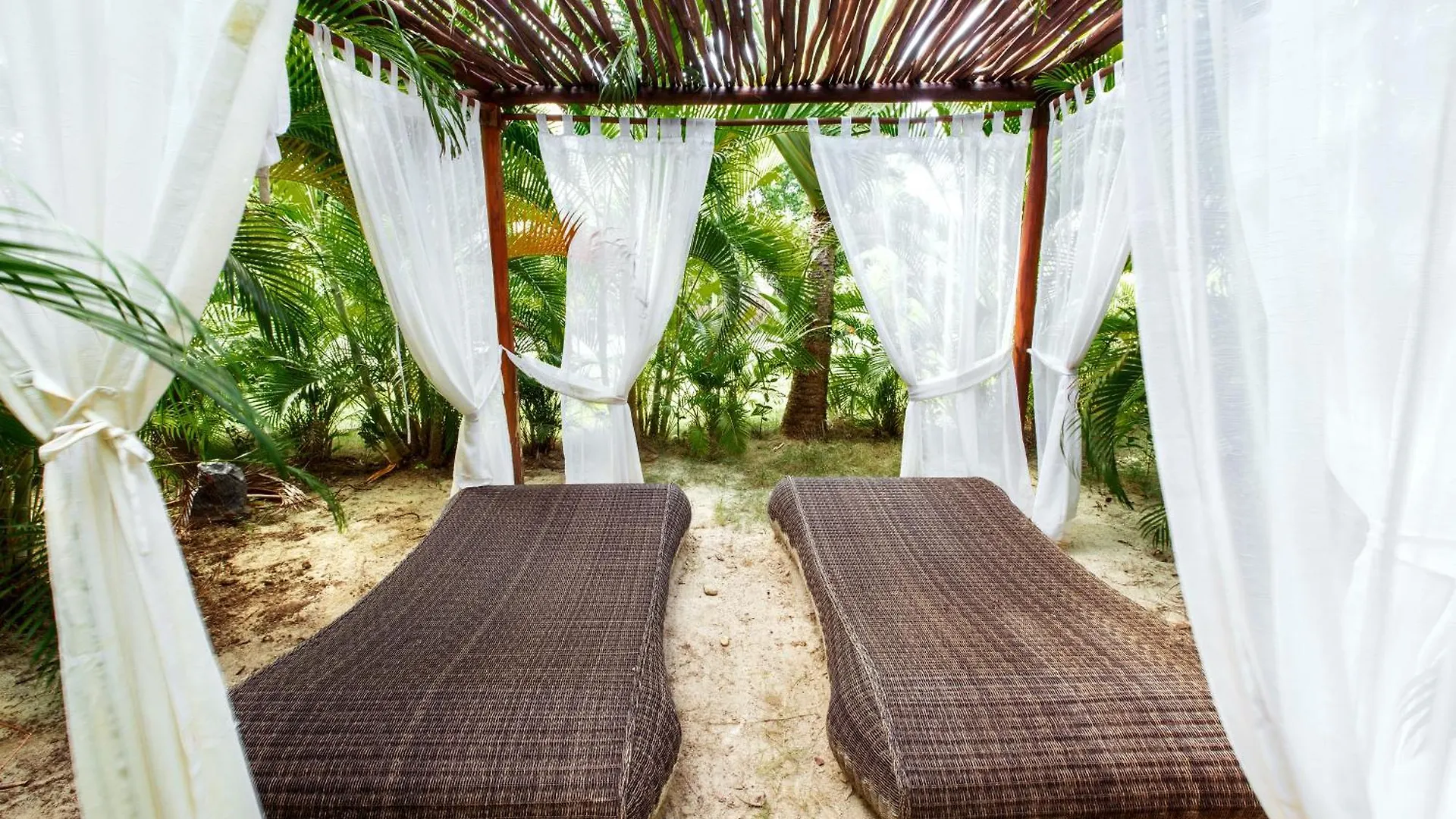 Tropicana Suites Deluxe Playa Los Corales - Wifi, Beach, Pool Punta Cana Hotel