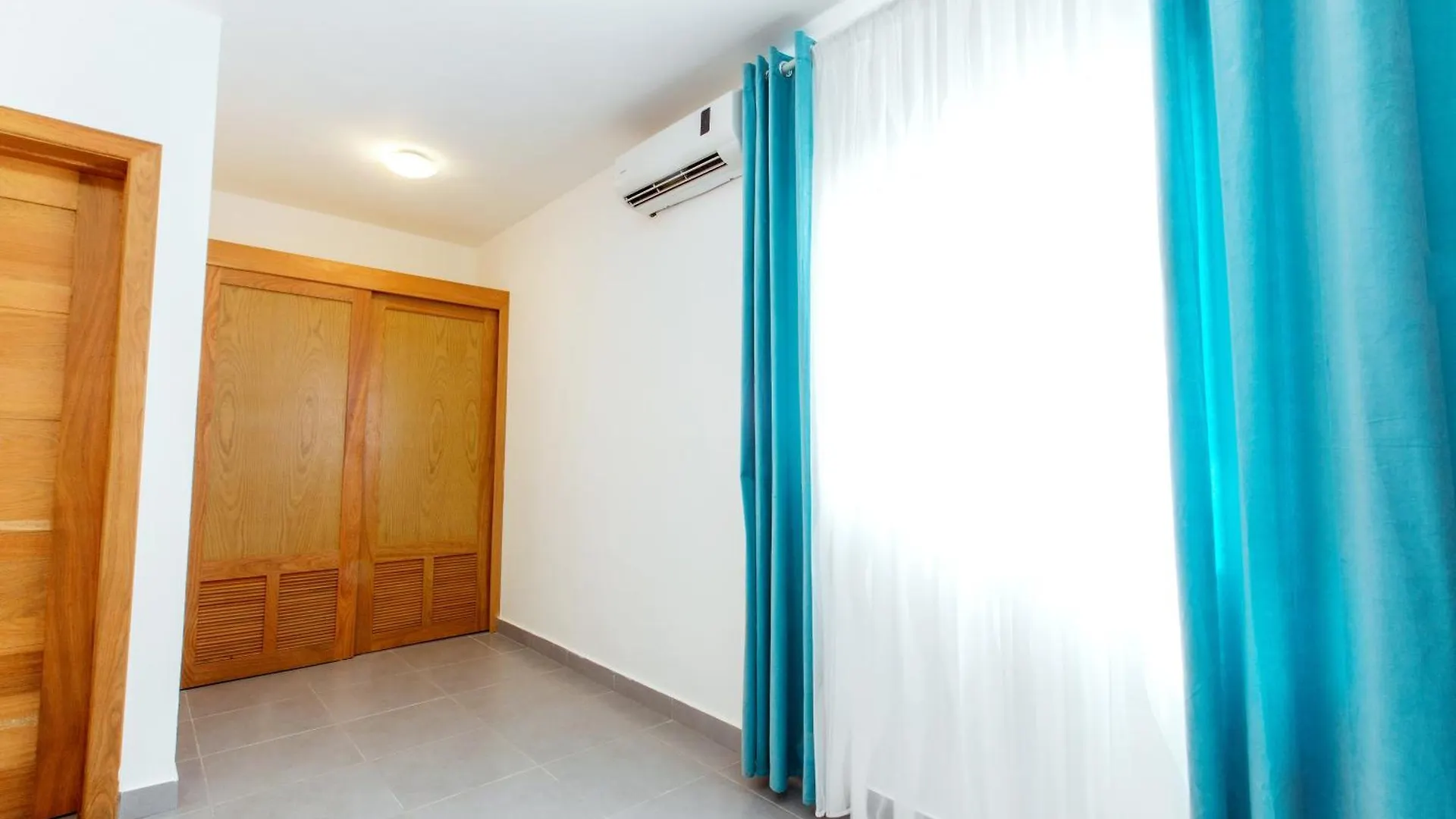 Tropicana Suites Deluxe Playa Los Corales - Wifi, Beach, Pool Πούντα Κάνα